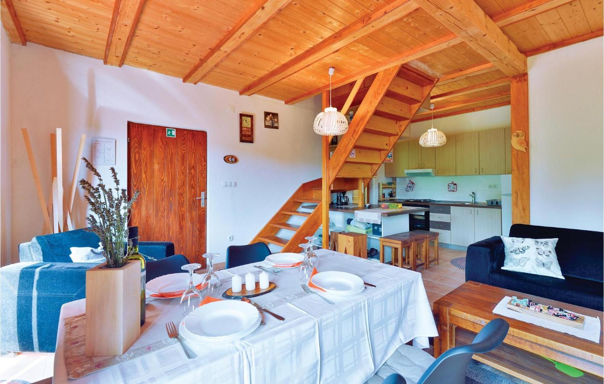 2 Bedroom Gorgeous Home In Trstenik Puscanski Esterno foto