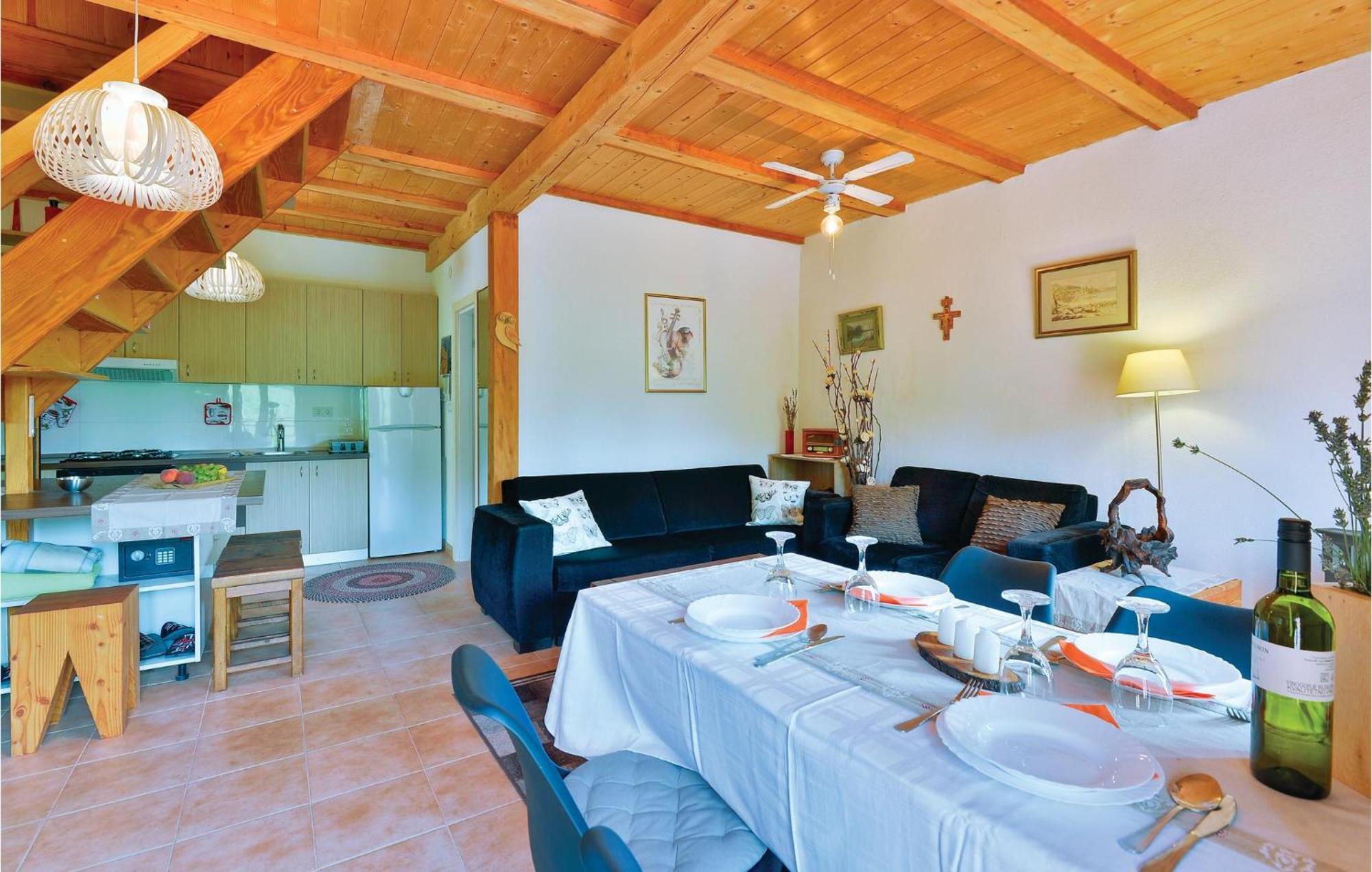2 Bedroom Gorgeous Home In Trstenik Puscanski Esterno foto
